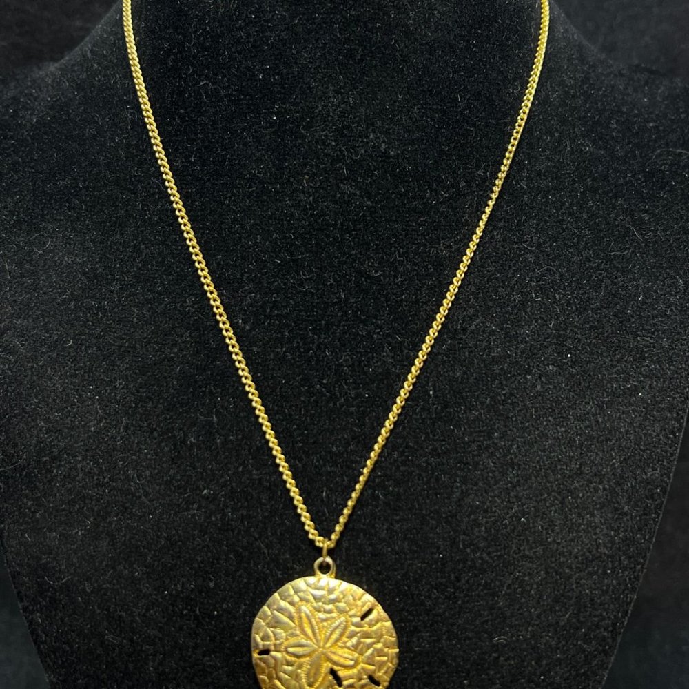 Gold Tone Curb Chain Necklace With Sand Dollar Pendant (4156)